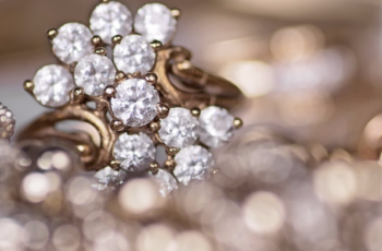 Keep precious metals in a safe deposit box in a private vault in London | Routex Logistics